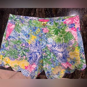 LILLY PULITZER Stretch Buttercup Shorts cheek to cheek Size 8